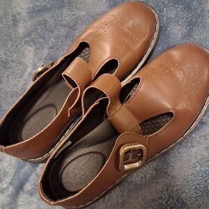 Women's Brown T-strap Mary Jane Shoes